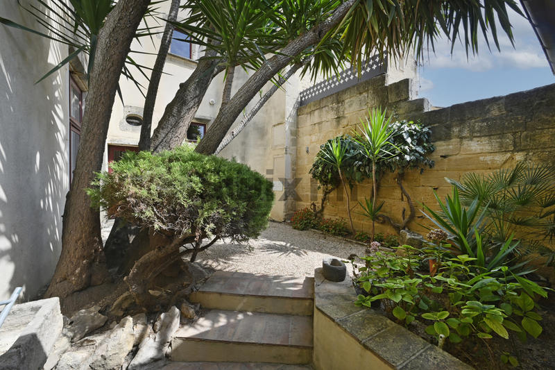 Maison de village - 280 m² - 7 pièces