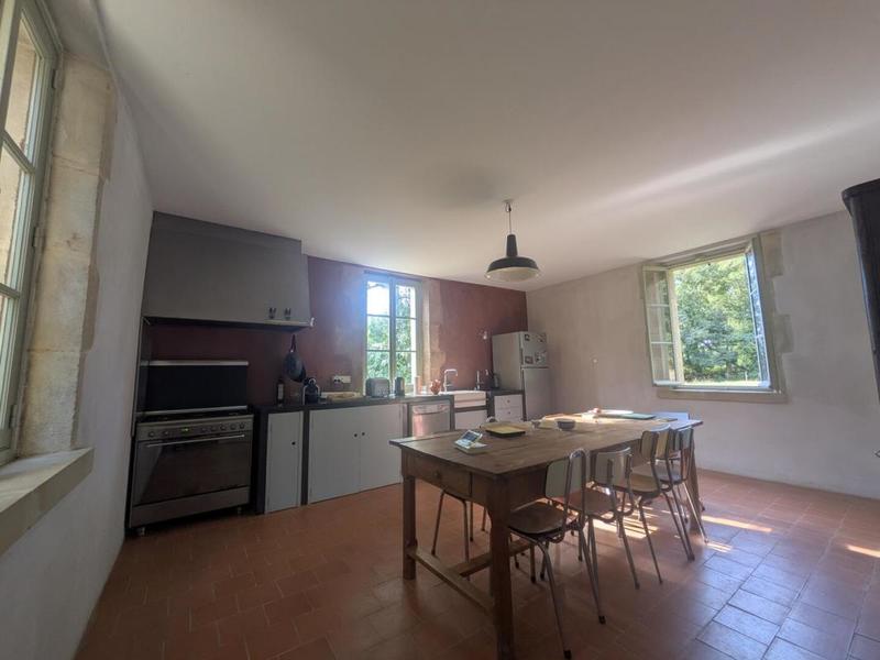 Maison - 421 m² - 11 pièces