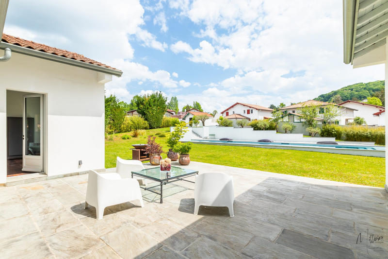 Maison - 346 m² - 6 pièces