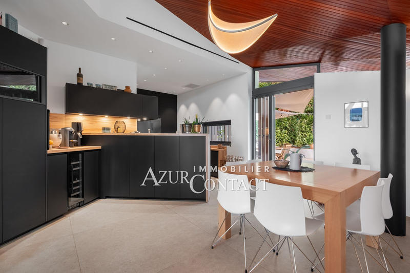 Villa - 245 m² - 6 pièces