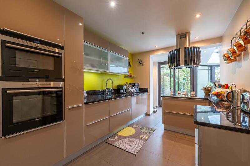 Maison - 200 m² - 9 pièces