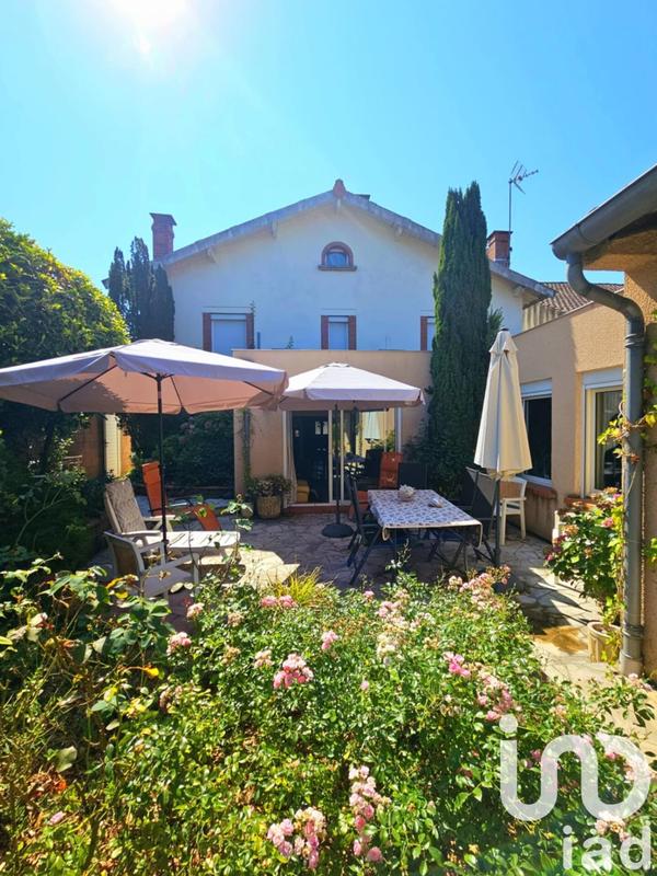 Maison - 220 m² - 8 pièces