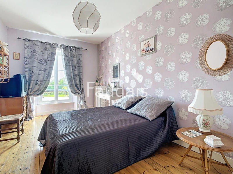 Propriété - 300 m² - 25 pièces