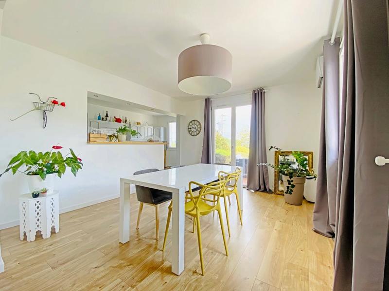 Maison - 180 m² - 8 pièces