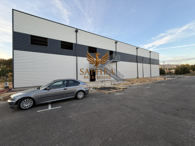 Local d'activités - 1 600 m²