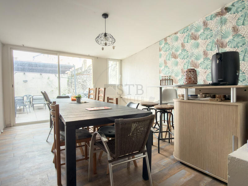 Maison - 180 m² - 6 pièces