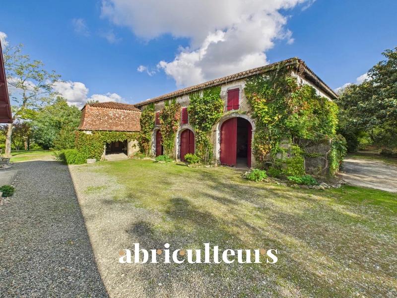 Propriété - 235 m² - 8 pièces