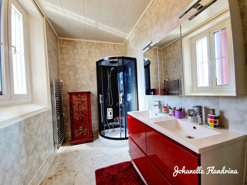 Maison - 420 m² - 8 pièces