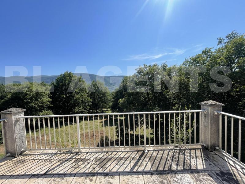 Propriété - 340 m² - 11 pièces