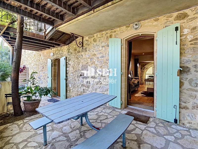 Mas - 540 m² - 27 pièces