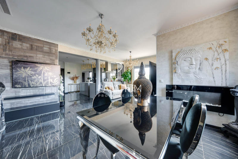 Maison - 221 m² - 5 pièces