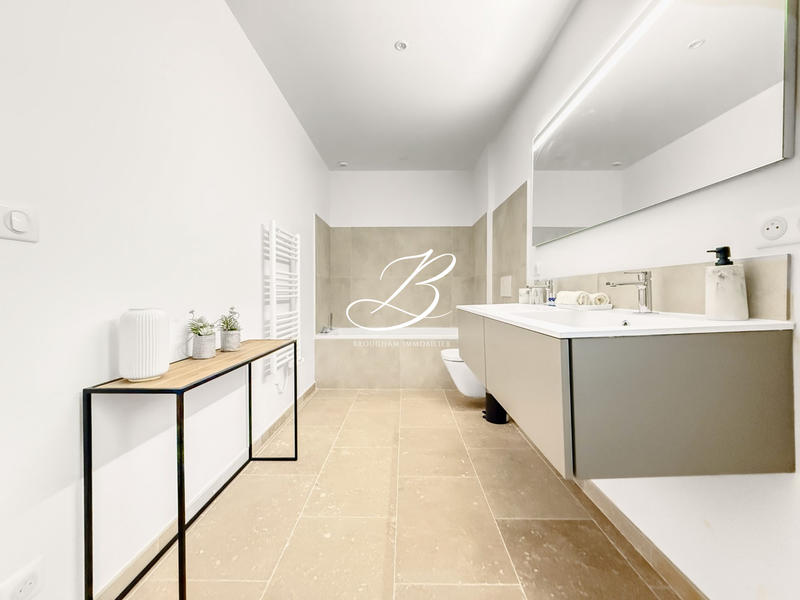 Villa - 258 m² - 10 pièces