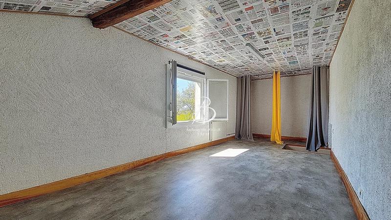 Maison - 230 m² - 6 pièces