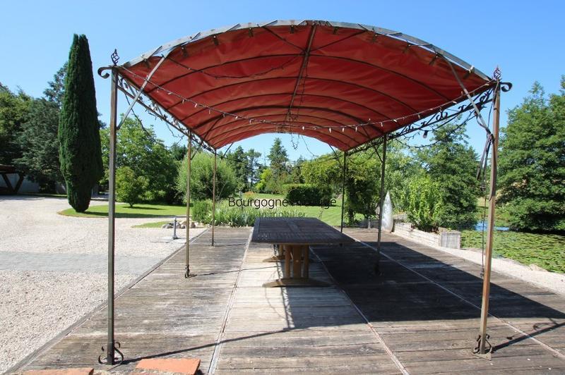 Propriété - 228 m² - 9 pièces