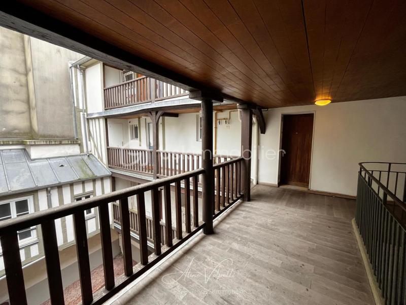 Studio - 25 m² - 1 pièce