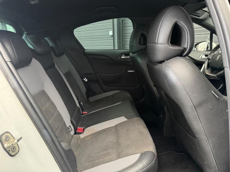 Ds Ds 4 1.2 130 So Chic - Distri Ok