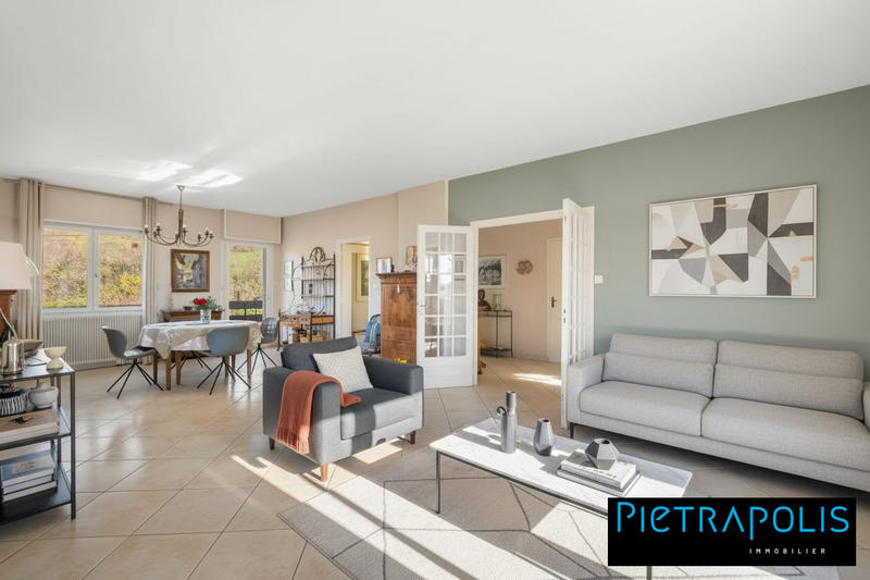 Maison - 220 m² - 5 pièces