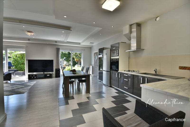 Maison - 288 m² - 12 pièces