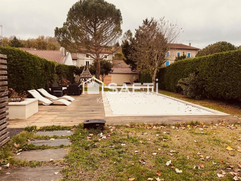 Maison - 180 m² - 8 pièces