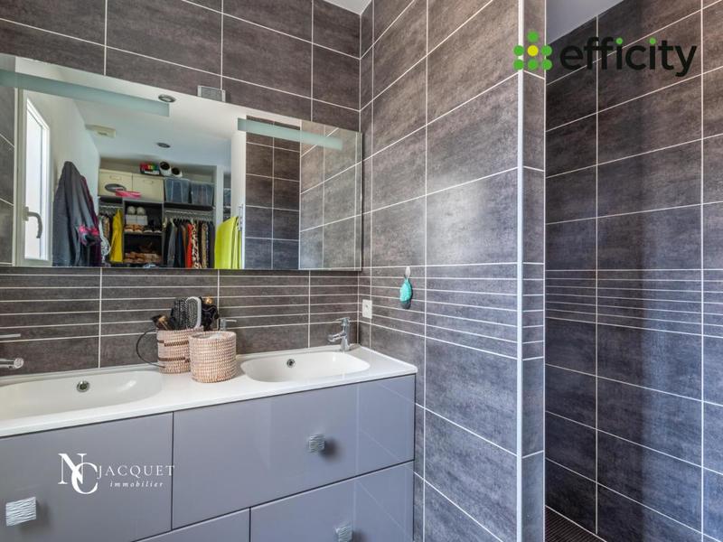 Maison - 161 m² - 7 pièces