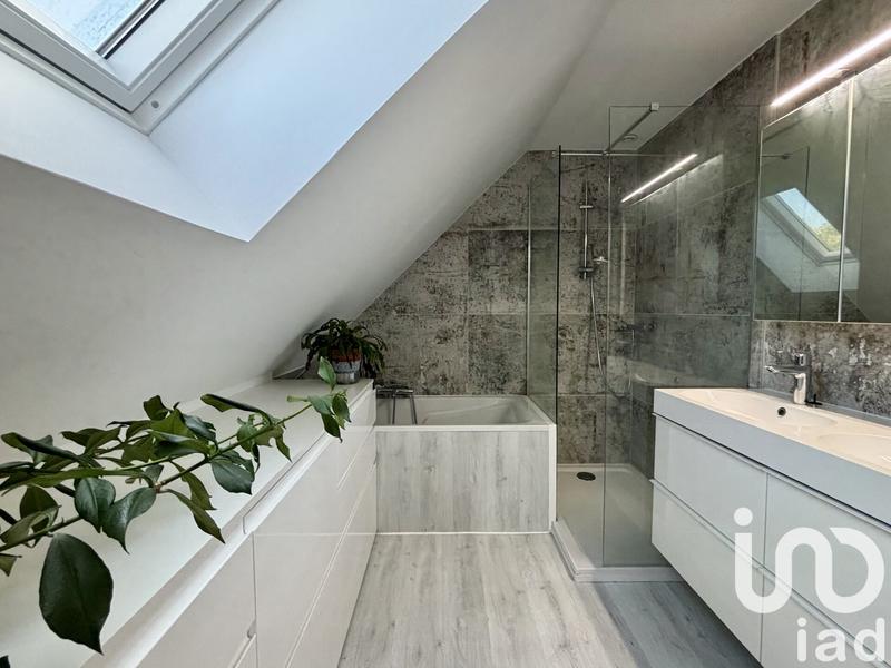 Maison - 217 m² - 8 pièces