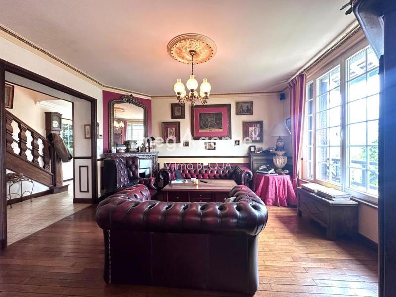 Maison - 220 m² - 7 pièces