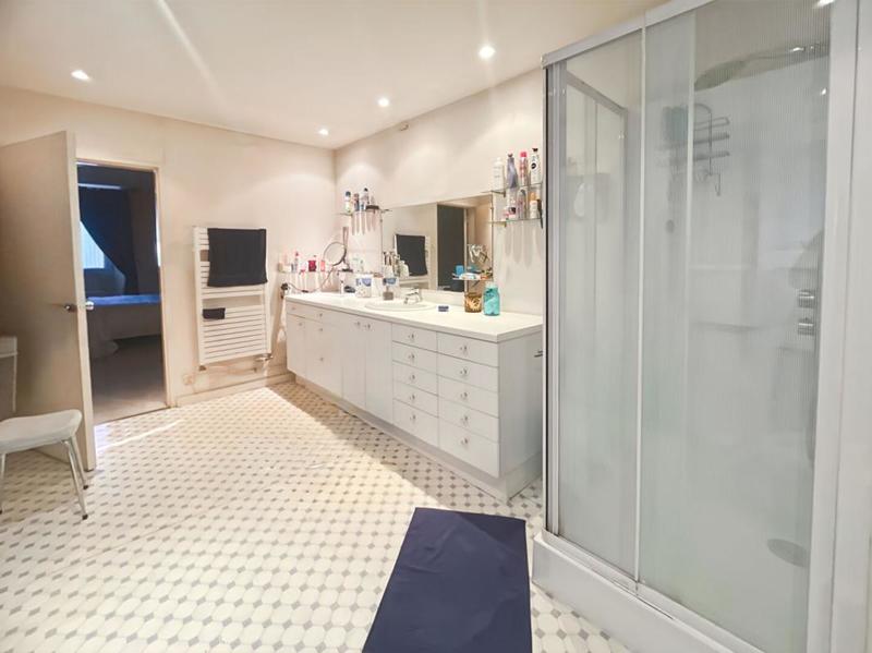 Maison - 335 m² - 12 pièces