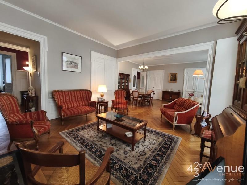 Appartement - 208 m² - 5 pièces