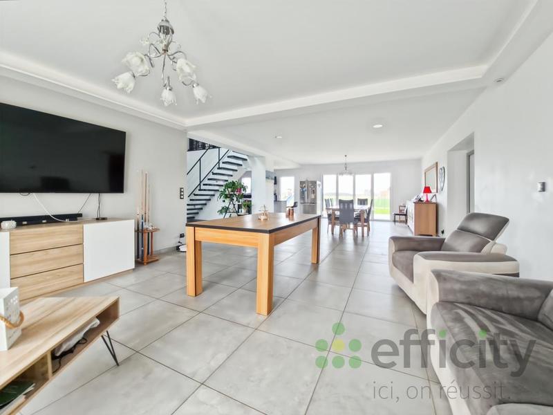 Pavillon - 270 m² - 8 pièces