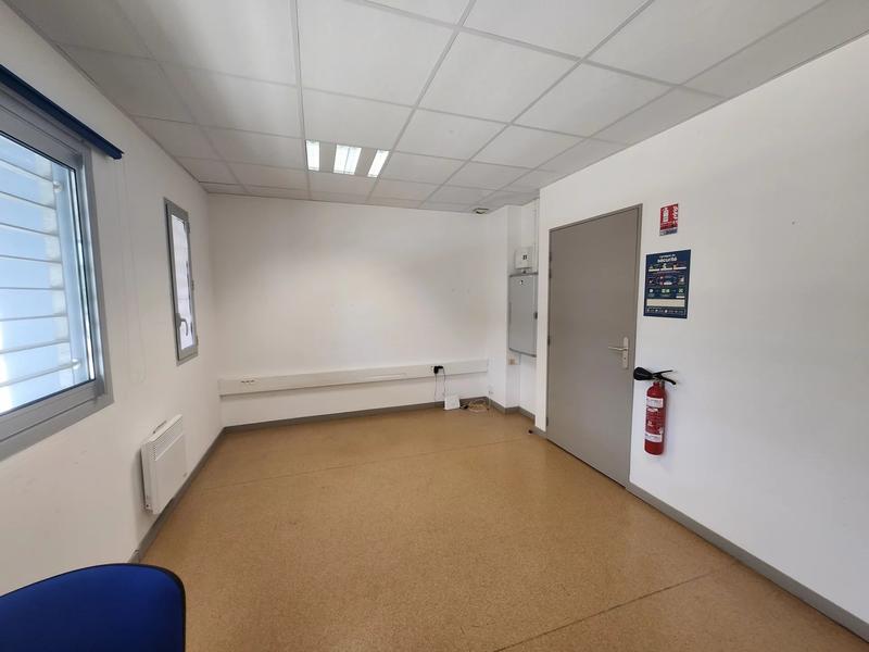 Local commercial - 120 m² - 3 pièces