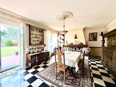 Maison - 214 m² - 8 pièces