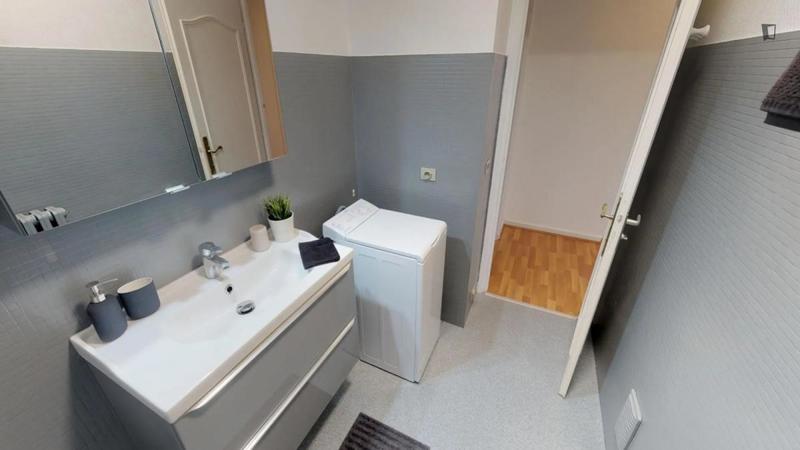 Chambre - 11 m² - 5 pièces