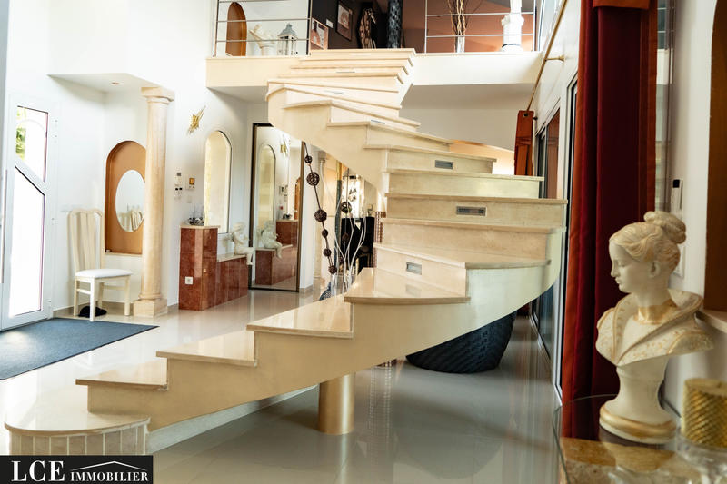 Villa - 570 m² - 10 pièces