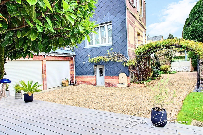 Maison - 203 m² - 7 pièces