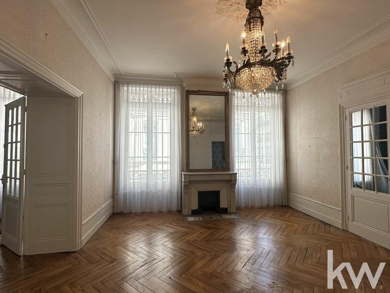 Appartement - 204 m² - 6 pièces