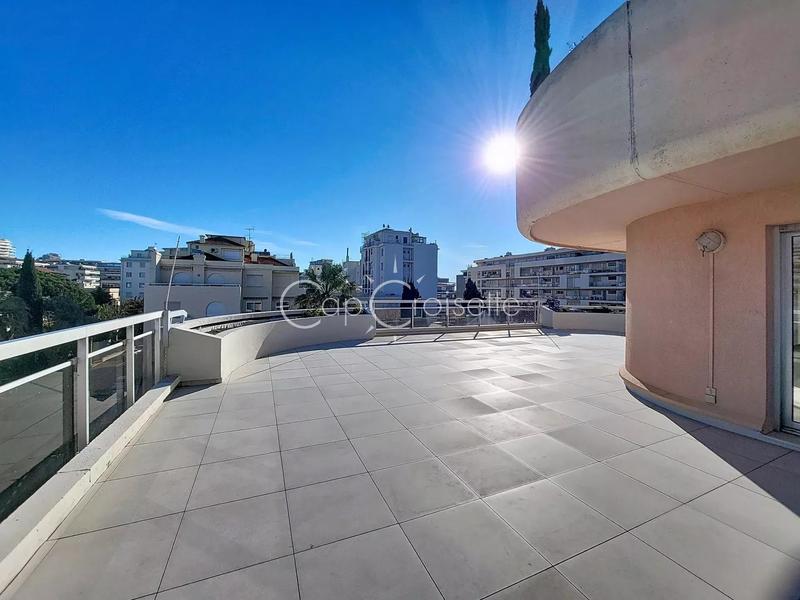 Appartement - 193 m² - 6 pièces