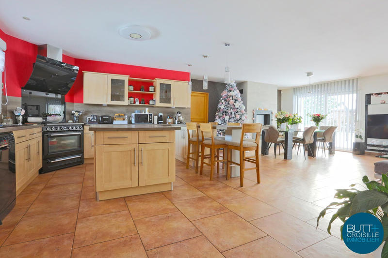 Maison - 212 m² - 6 pièces
