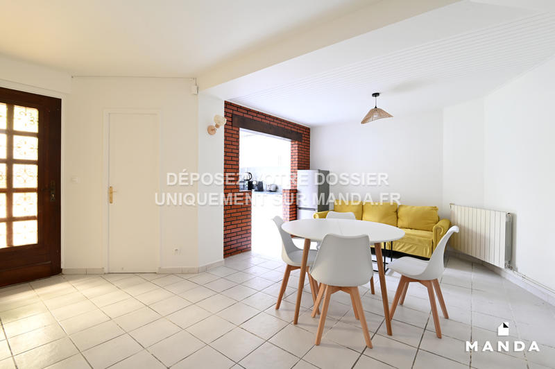 Chambre - 9 m² - 5 pièces