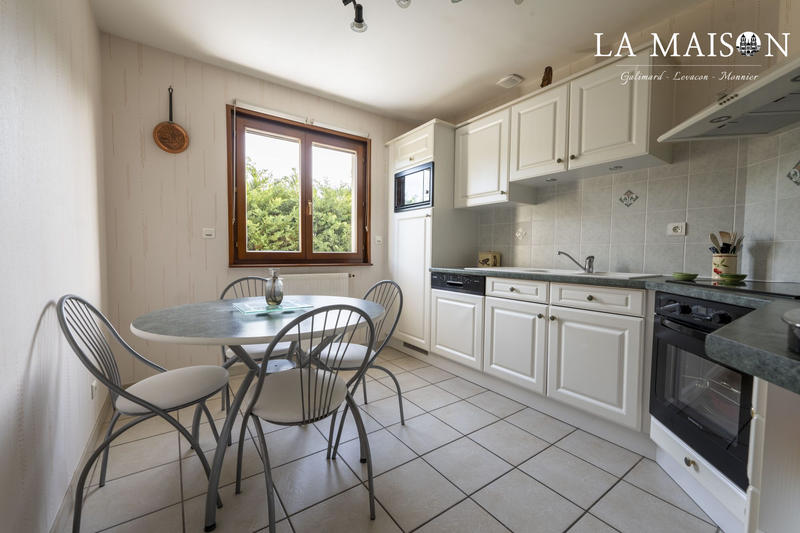 Maison traditionnelle - 136 m² - 7 pièces