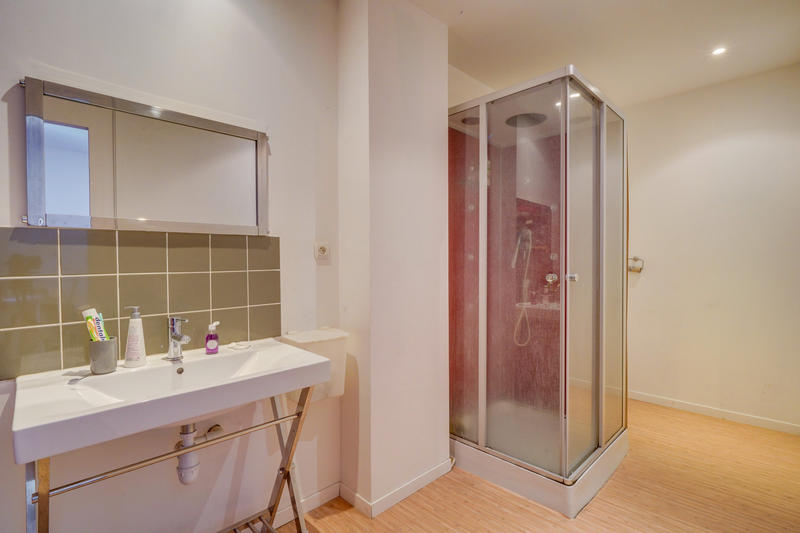 Maison - 330 m² - 10 pièces