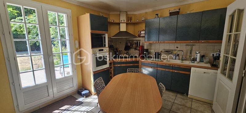 Maison traditionnelle - 159 m² - 6 pièces