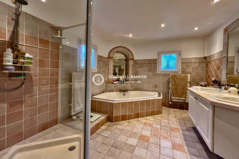 Villa - 223 m² - 5 pièces