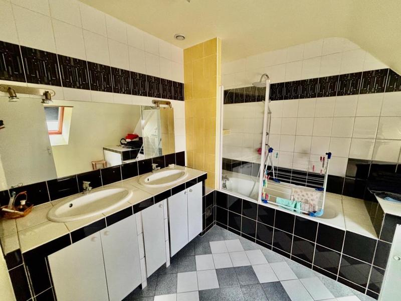 Pavillon - 150 m² - 7 pièces