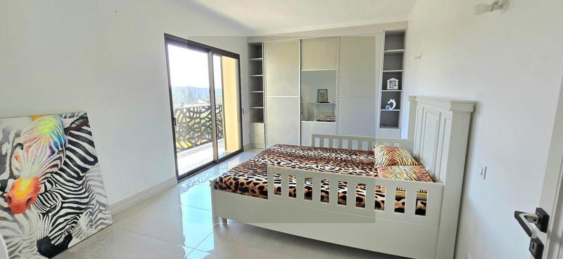 Maison - 315 m² - 8 pièces