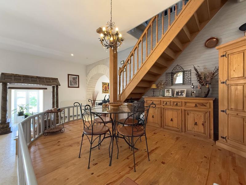 Maison - 300 m² - 7 pièces