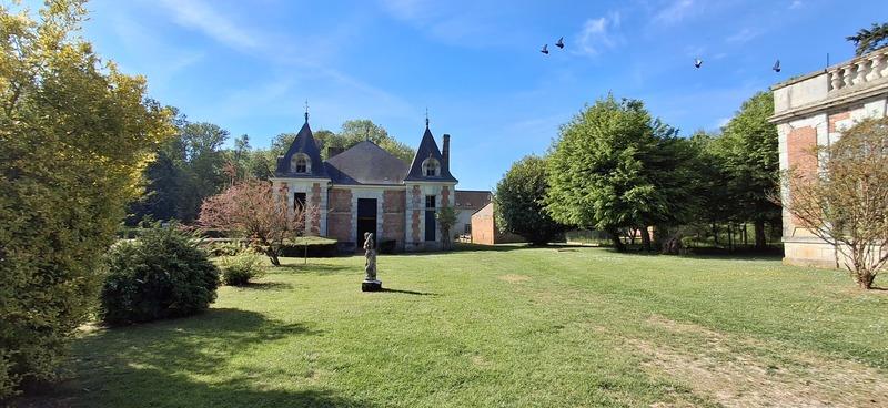 Château - 1 800 m² - 30 pièces