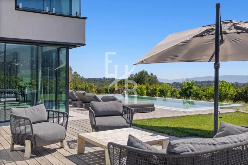 Villa - 420 m² - 8 pièces