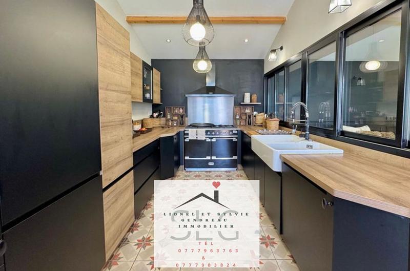 Maison - 174 m² - 8 pièces