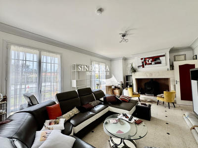 Maison traditionnelle - 181 m² - 7 pièces