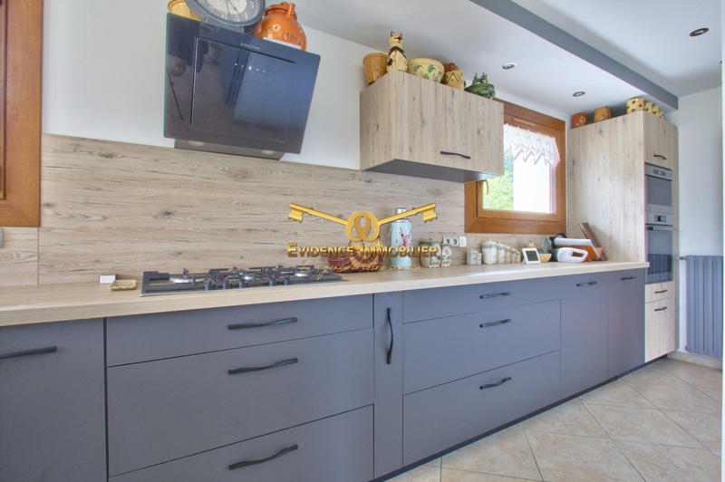 Maison - 215 m² - 7 pièces